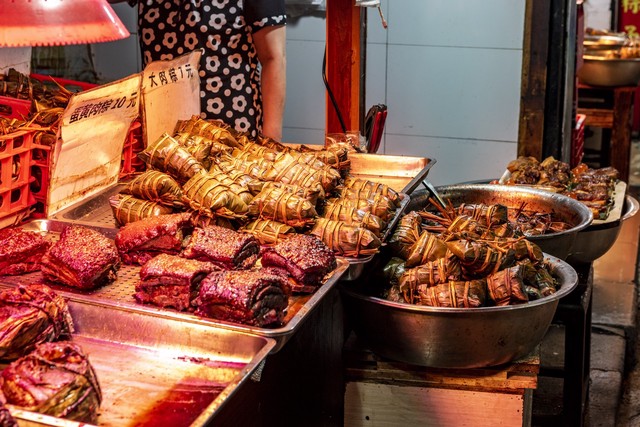 2019年在广州月收入3万多的丽姐，回老家桂林餐馆洗碗月工资2500