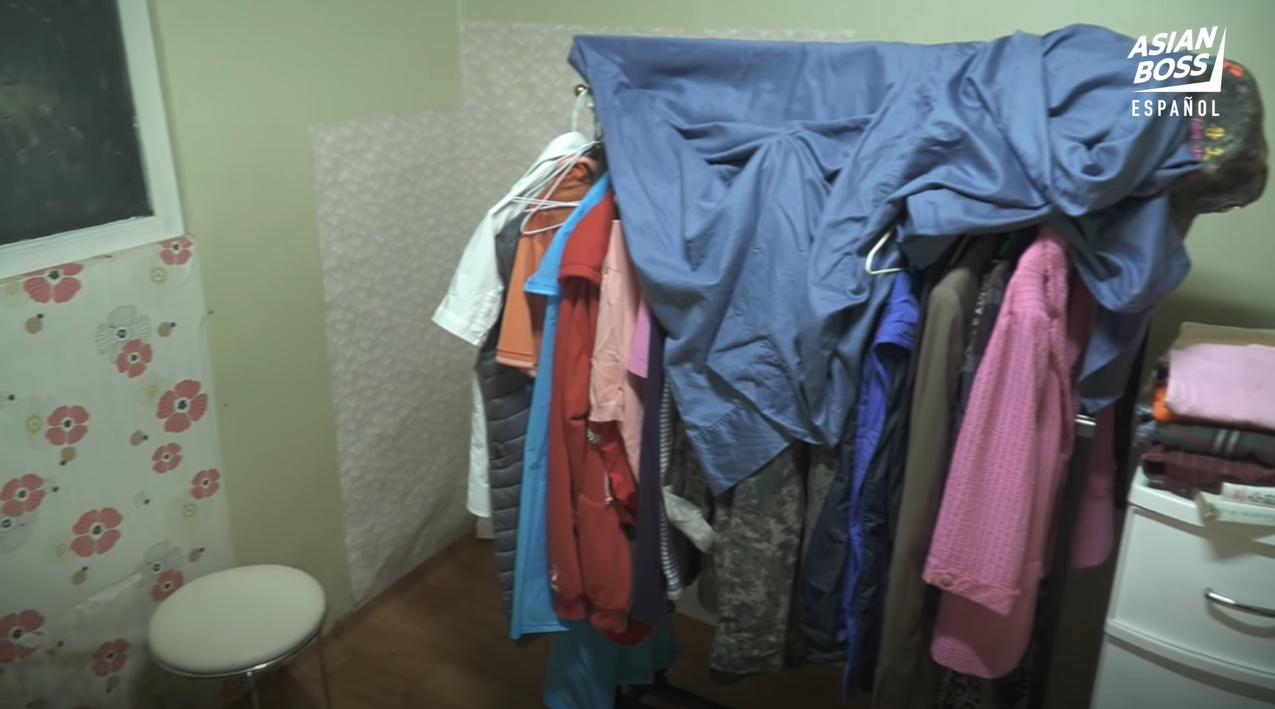 7旬老太太家里堆垃圾场,82岁老妇住地下室五年