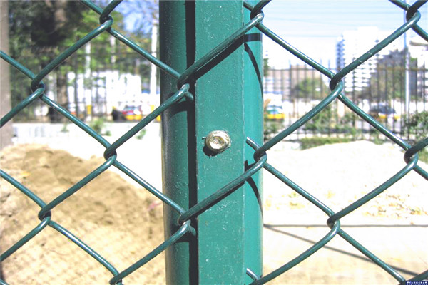 球场围网体育场护栏施工现场视频,体育场围网安装教学