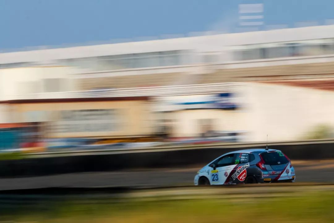 SEC广东R3排位激战,百威TPRRacing再夺杆