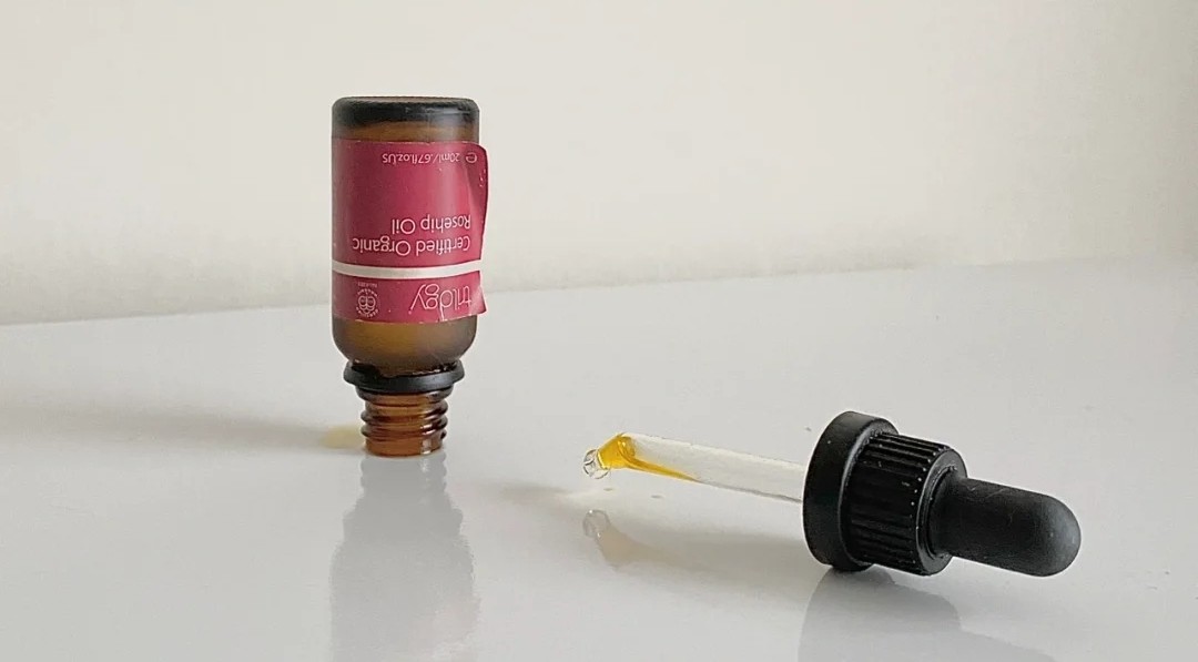 适合抗老修复熬夜提亮的精华油,适合大油皮性价比高的精华