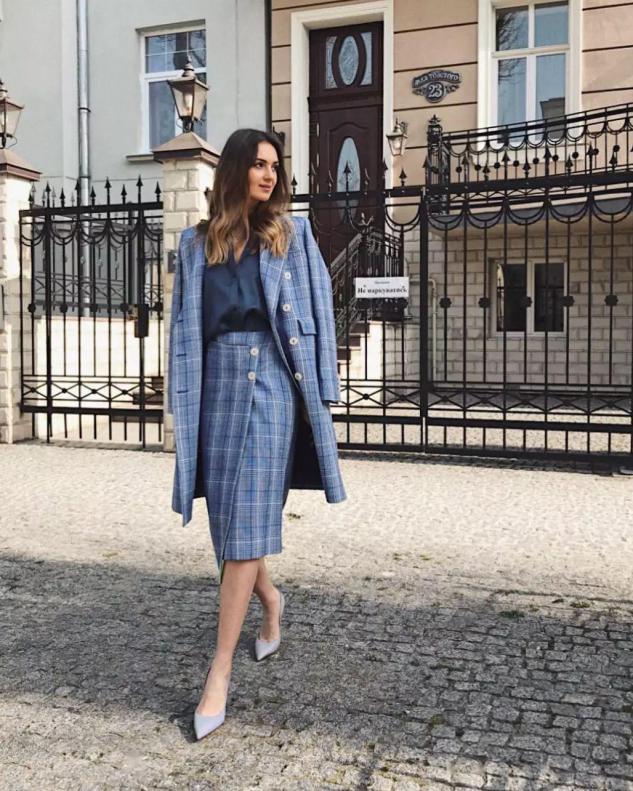 矮个子女生如何穿起来显腿长,小个子女生怎么将长裙穿出高级感