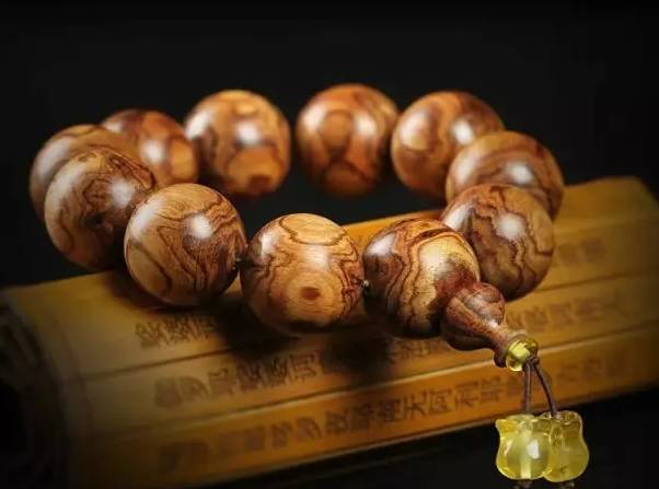 有玻璃底的手串可以直接用手盘吗,紫檀手串多久能盘出玻璃底