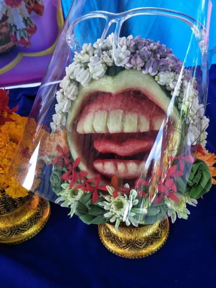 疫情之下的拜师节，泰国学生将“花盘”玩出了新花样