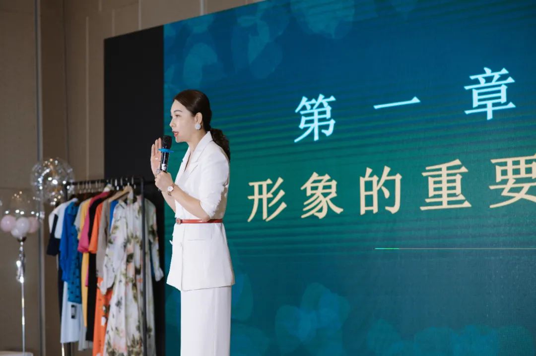 环亚薇妮体雕·薇妮LADY优雅学堂·圆满结束