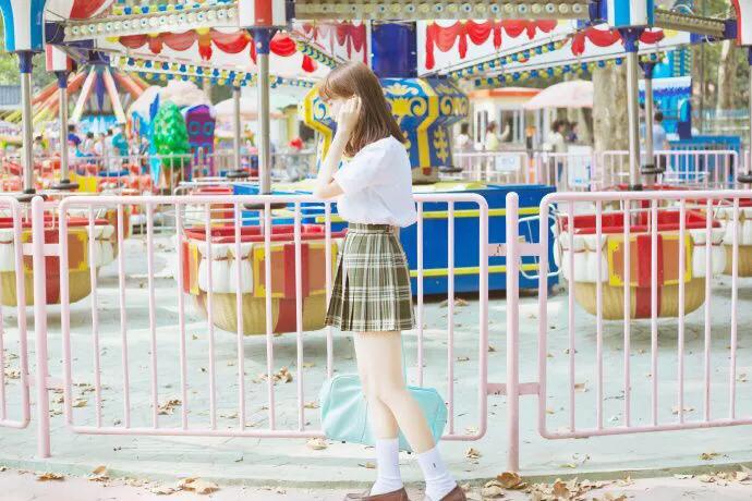 在校园穿JK制服是什么体验？回头率高么？