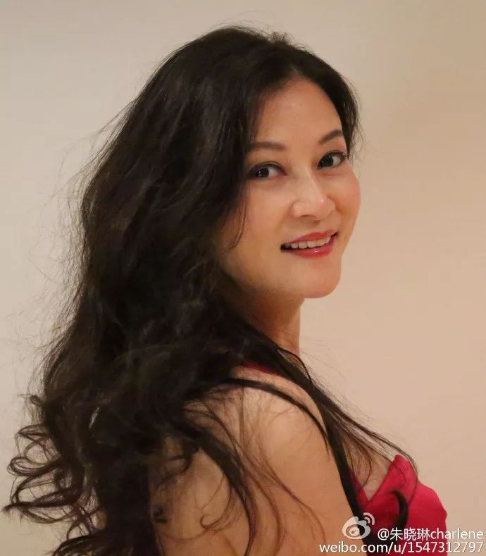 朱晓琳退出歌坛的原因,朱晓琳《妈妈的吻》