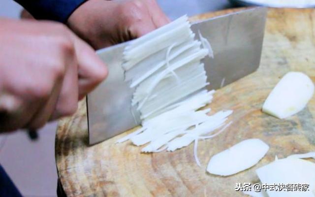 厨师长教你：刀工的操作流程及标准刀法技巧，先收藏了