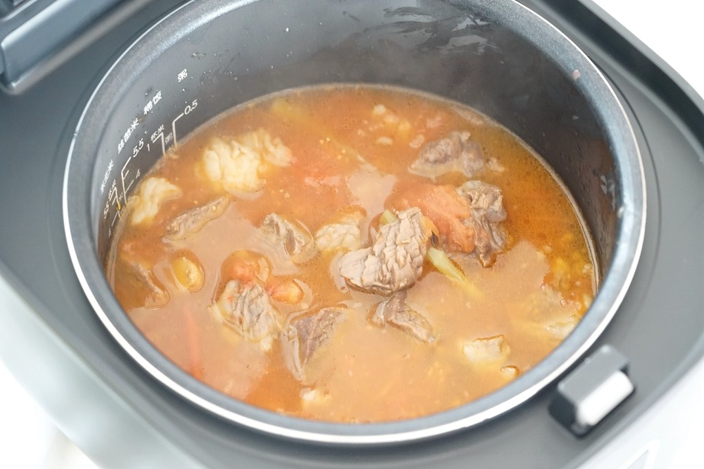 美的纤v智能饭煲5l,美的蒸炖锅测评