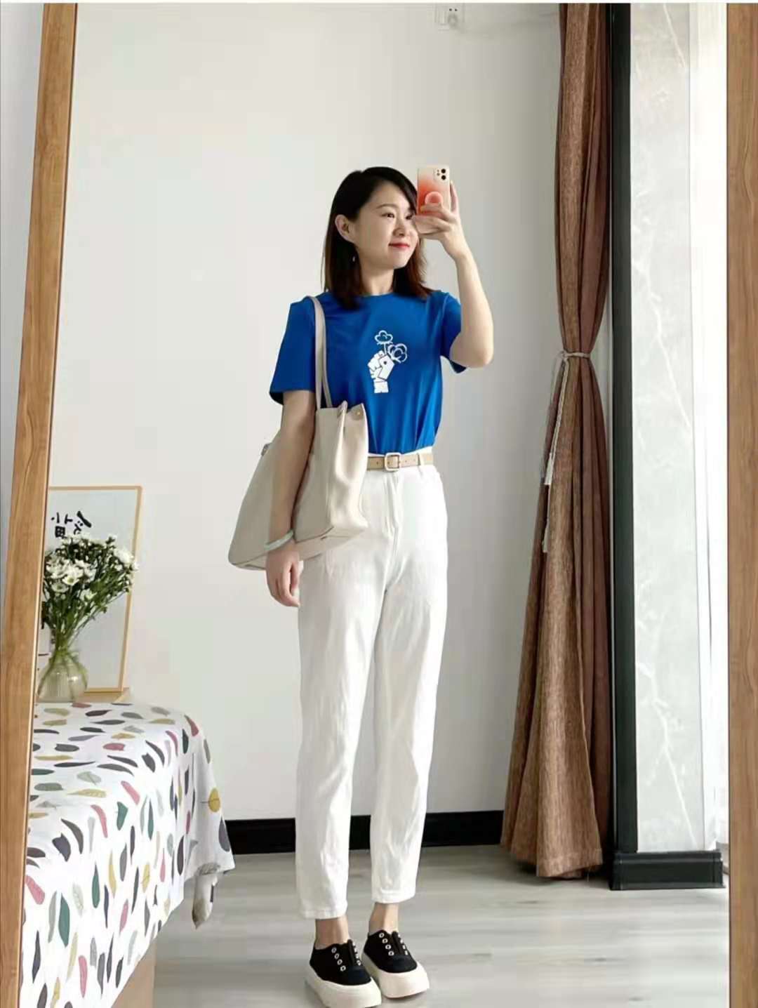 50岁白裤子搭什么上衣好看,米白宽腿裤子配什么上衣好看