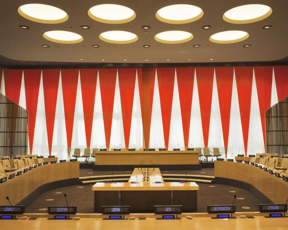 安·埃德霍姆​：保持在抽象和叙事之间的矛盾状态