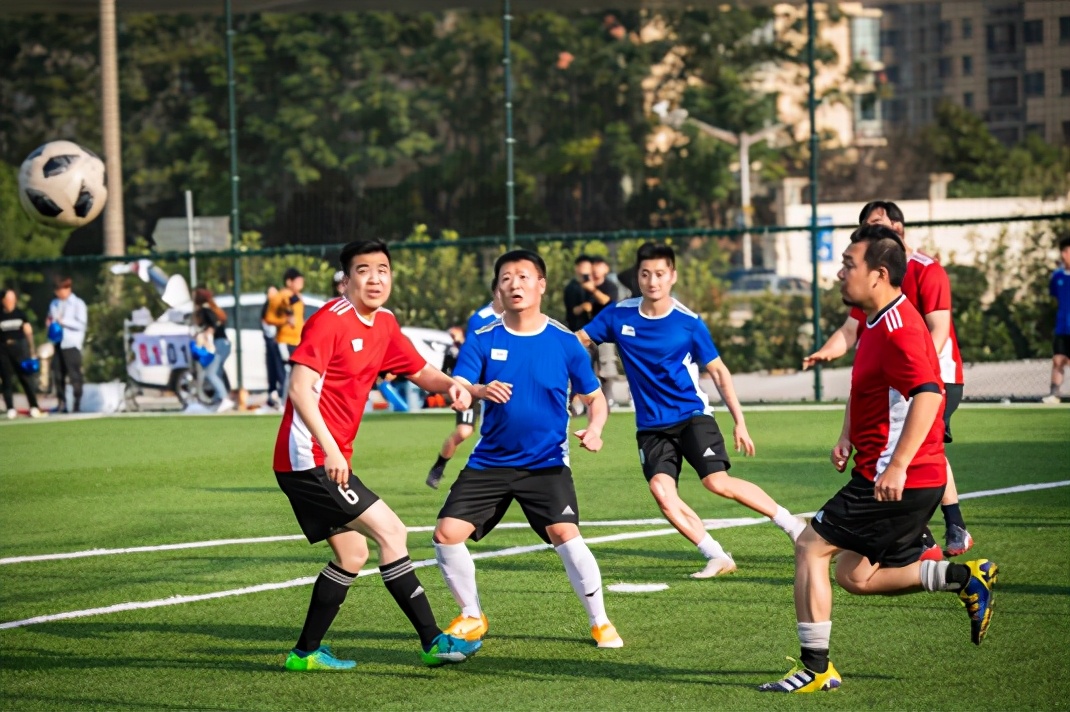 一场足球赛,一场球赛就可以创造好多快乐