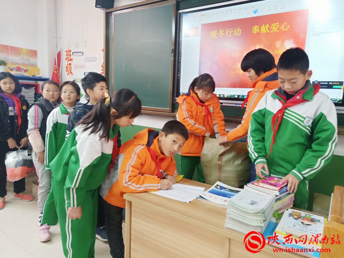 爱心捐赠进校园寒冬温情暖人心,乡村小学爱心捐赠活动简报