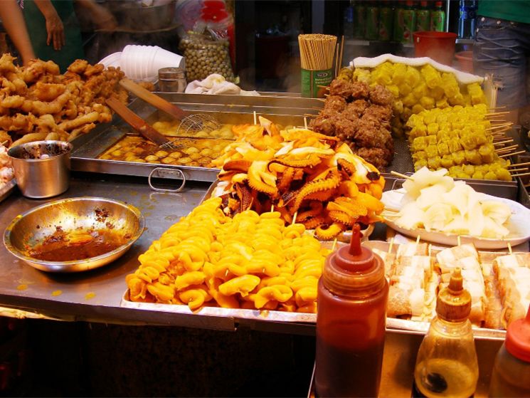 鱼丸小吃一般用什么鱼肉,鱼丸里面真的是有香精吗