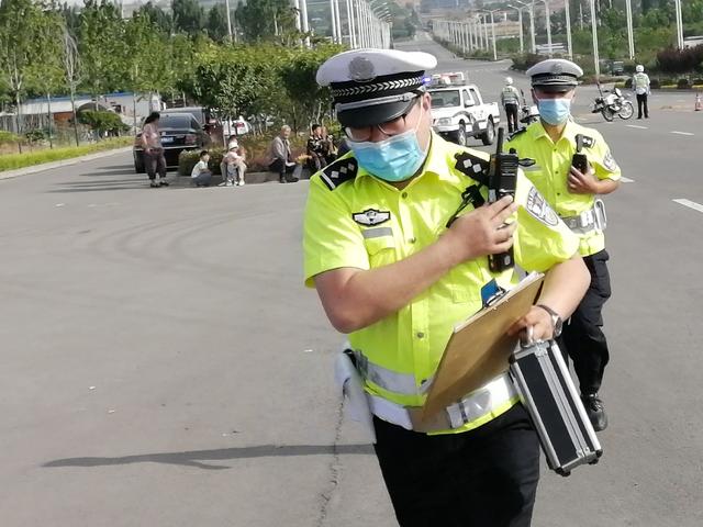 发生交通事故交警为什么让先调解,交通事故交警有义务出面调解吗