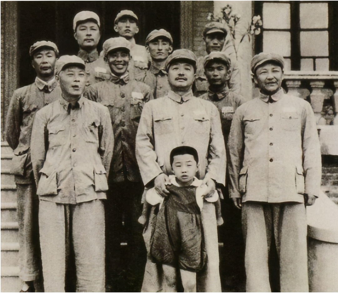 廖汉生得知妻子已去世，于是另娶他人，解放后“亡妻”却突然出现