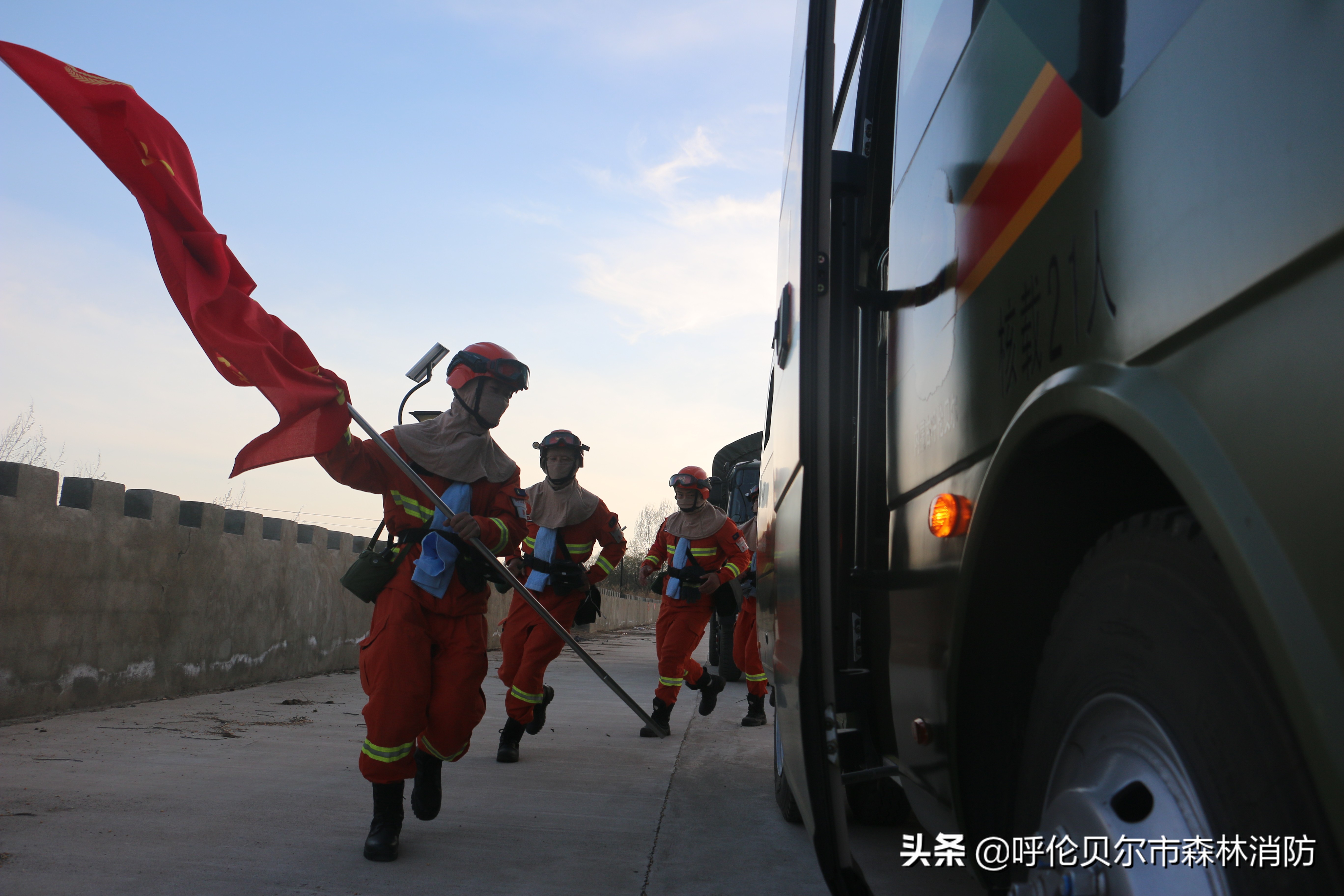 森林消防员纪录片片段,森林消防五一假期坚守岗位