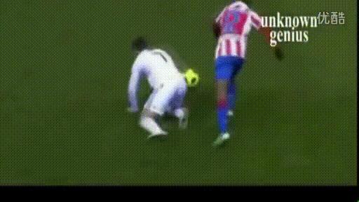 球王也假摔？盘点C罗假摔