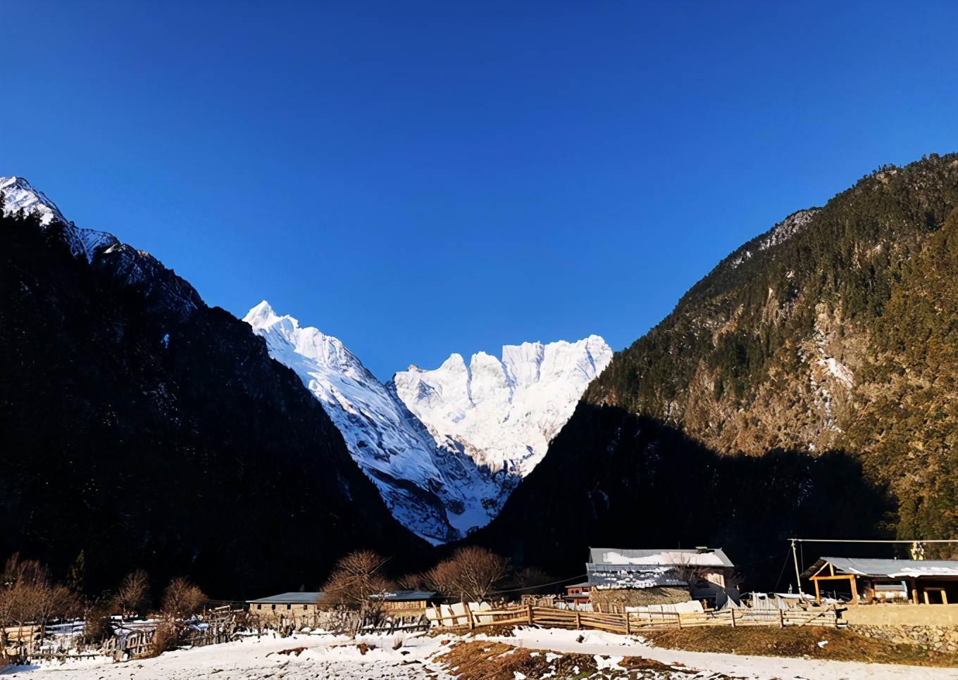 从香格里拉到德钦沿途有什么景点,云南香格里拉旅游攻略必去景点