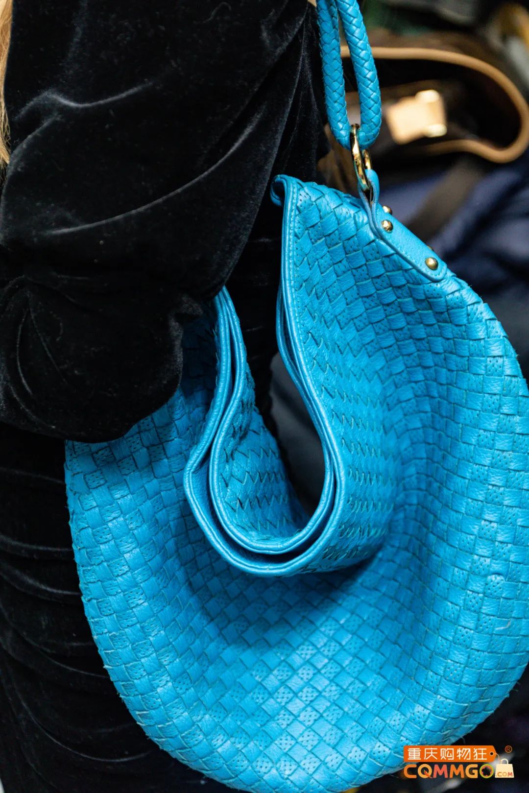 解放碑一层楼卖衣服,解放碑二手衣服市场