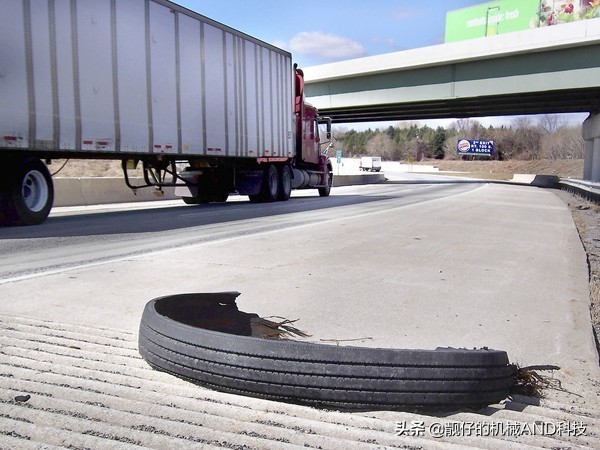 为什么很少见到飞机轮胎爆胎,飞机的轮胎那么小不怕爆胎吗