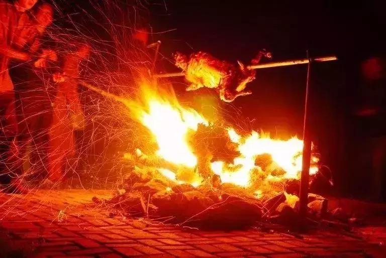 烤全羊舌尖上的美味,柴达木烤全羊