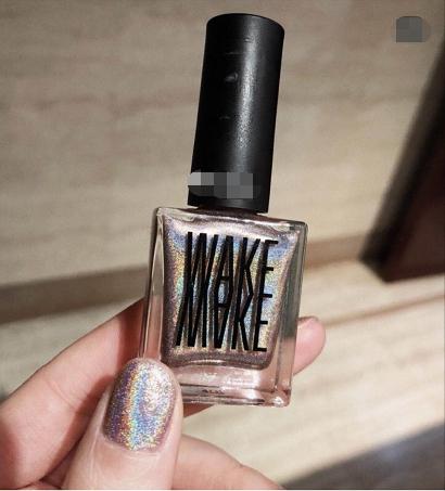 只用一种指甲油来做漂亮的美甲,花钱很少的简单好看的美甲