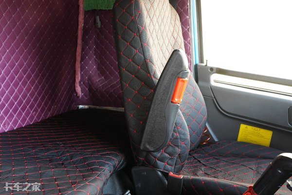 逆变器220伏300瓦变800瓦大货车专用,大功率液晶货车车载逆变器