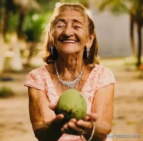 世界最震撼的微笑日,世界微笑日请带着微笑前行