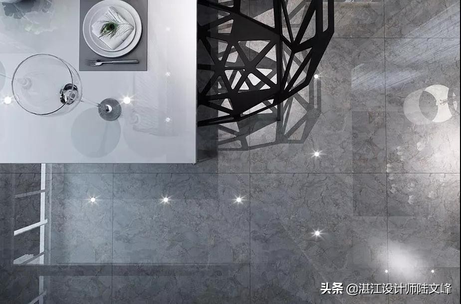 大理石瓷砖永不过时的地砖颜色,有大理石纹的浅灰色瓷砖