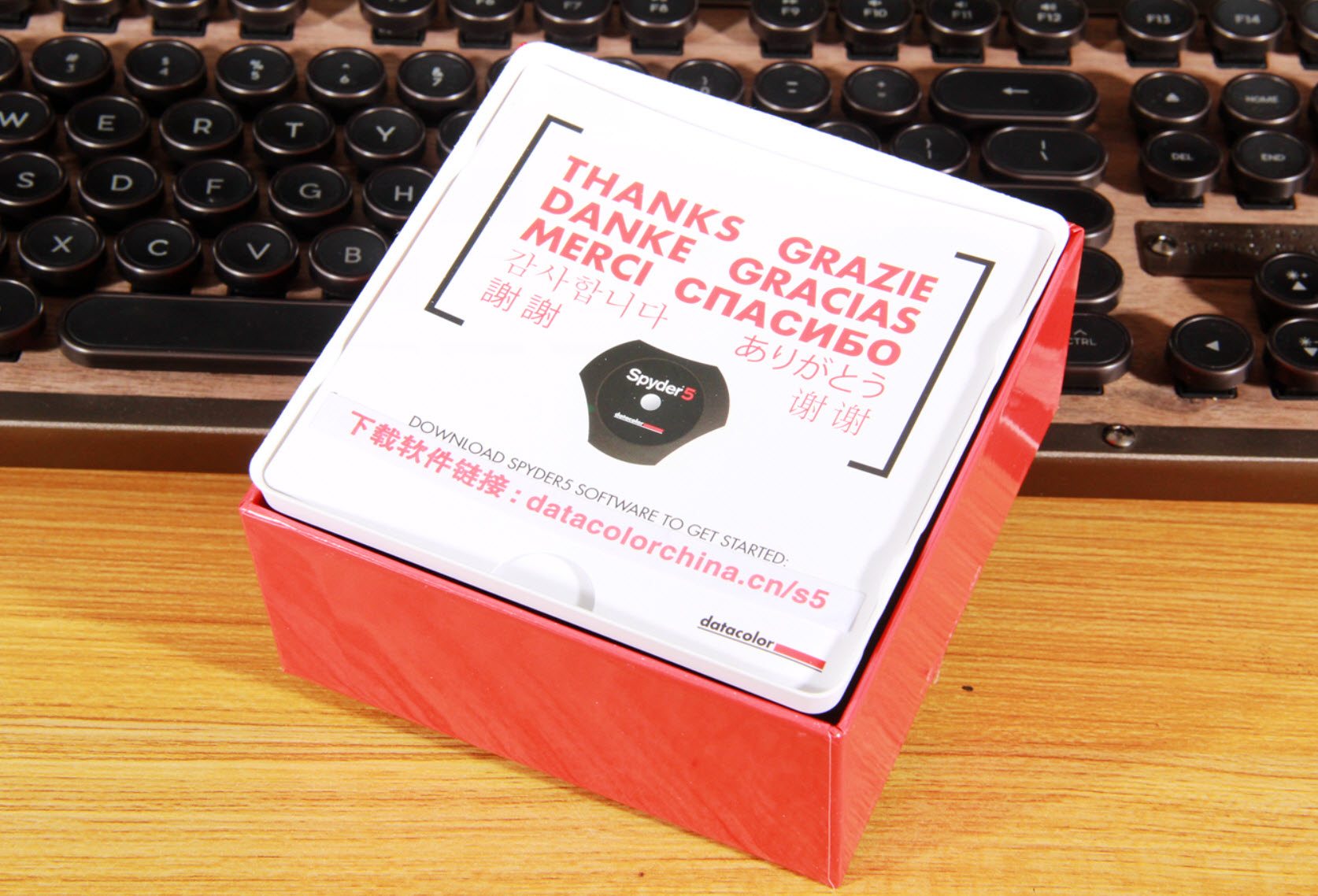 大屏遇上蓝蜘蛛,Spyder5Pro实测游戏悍将大屏电竞显示器电竞