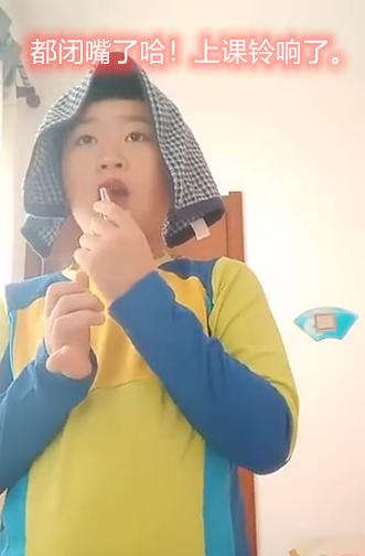 学生模仿英语老师模仿到极致,模仿英语老师讲课小学生