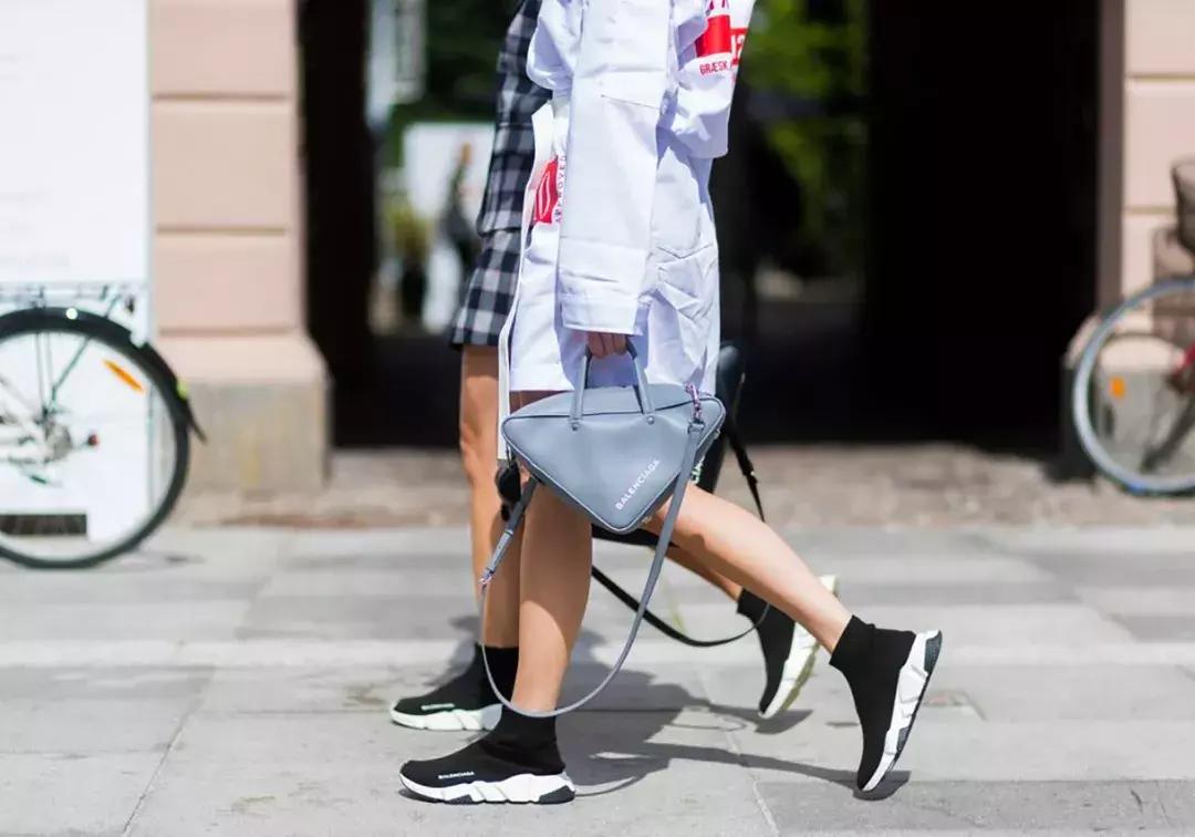 袜靴裙装解锁超能打的时髦组合,袜靴穿搭裙子