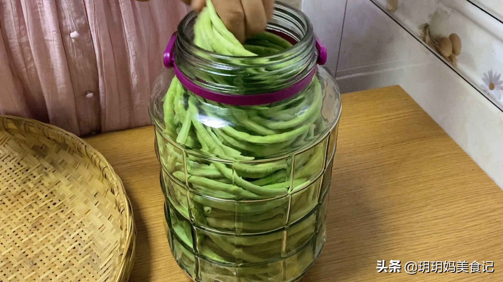 腌酸豆角简约做法,腌酸豆角的家常做法简单