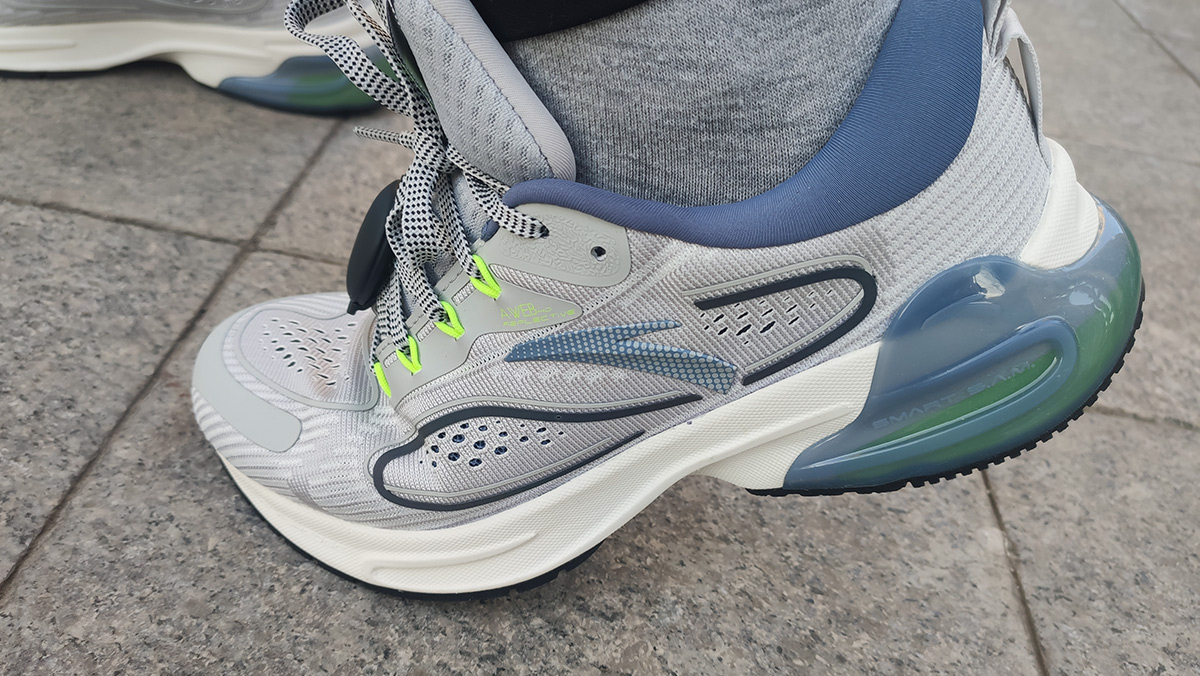 黑科技跑鞋,安踏缓震跑鞋测评