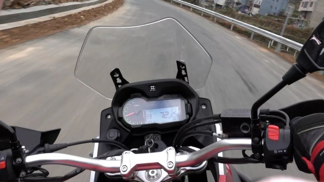 凯越500x摩托车一万公里保养,21款凯越500x经典版和珠峰版