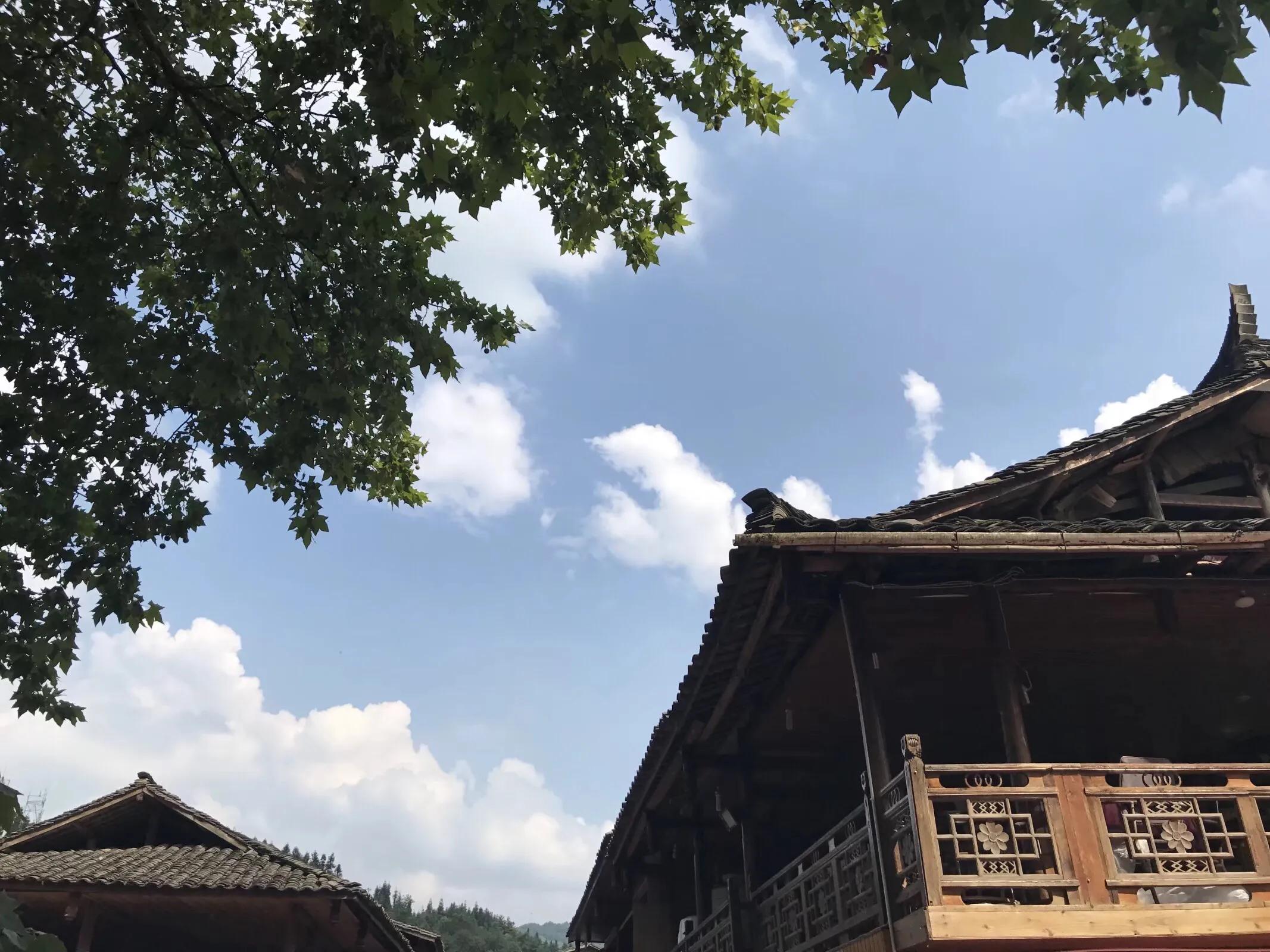 两水夹明镜双桥落彩虹全诗,有山有水不潮湿的避暑胜地