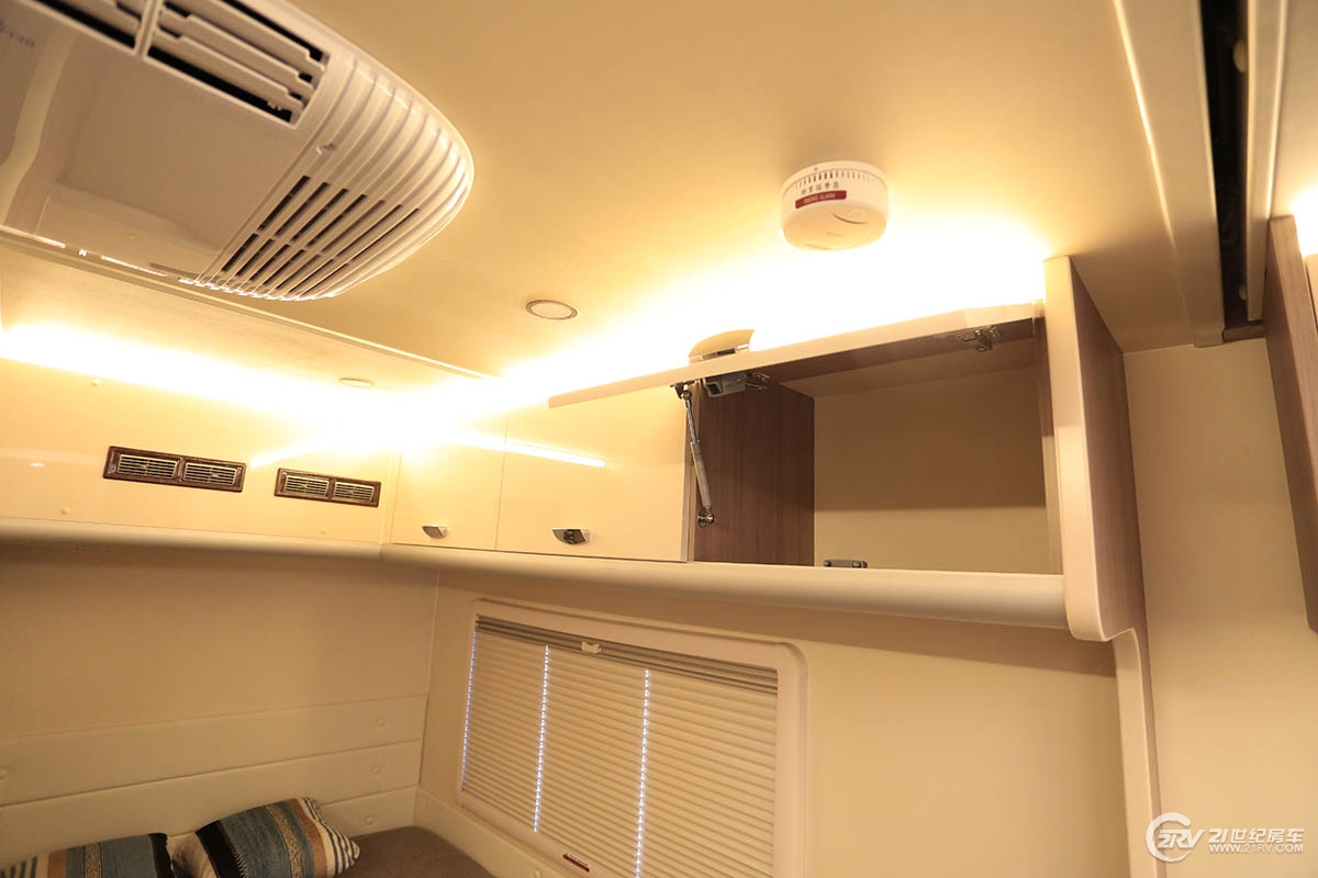 中天房车新季风畅游款,最新版的大通t型房车价格