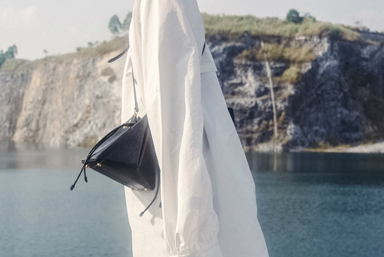 不要再背烂大街的双肩包了,别再背烂大街的轻奢包