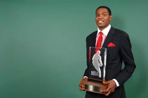 杜兰特受伤的脚为什么那么瘦,杜兰特的脚大了一些