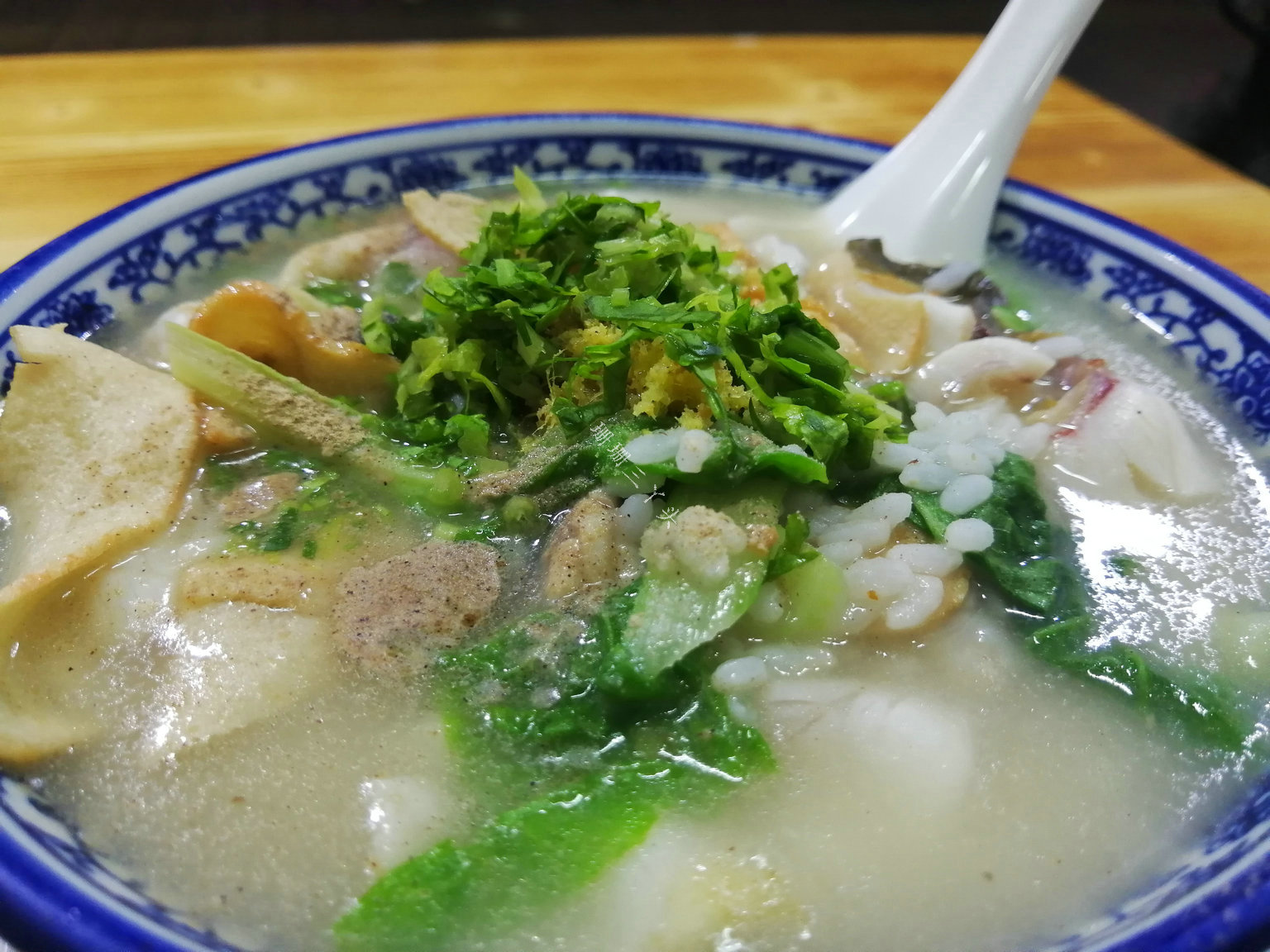 广州游客来潮汕吃白粥小品大全,游客品尝潮州鱼饭