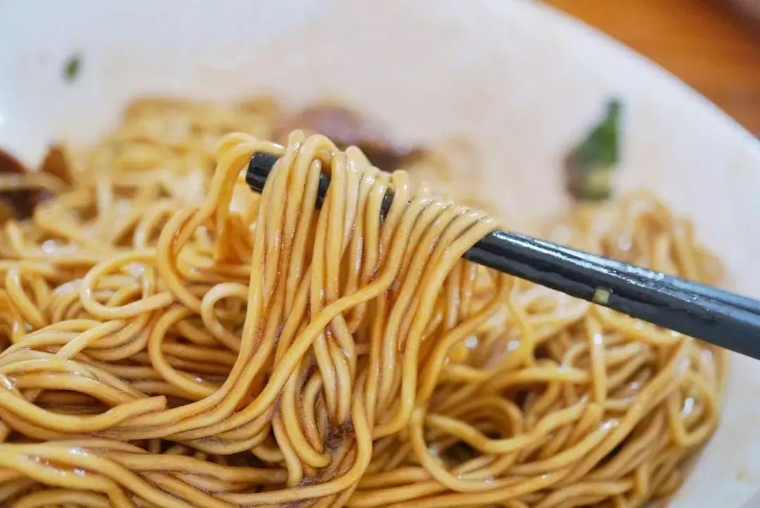 柴火灶铸铁大锅,大铁锅炖羊肉面