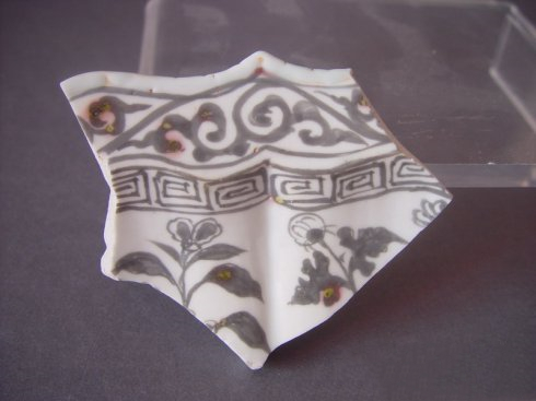 识别洪武釉里红瓷器真假特征,洪武青花鉴定真假