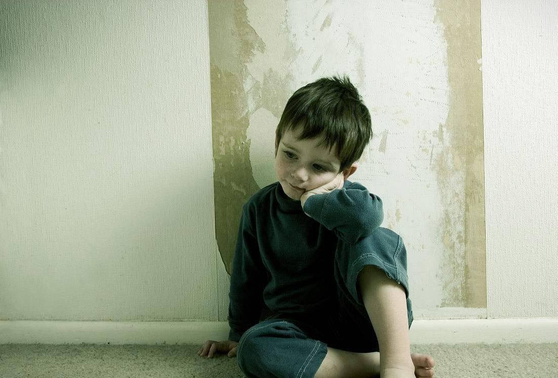 小女孩看到狗狗就害怕,看见小动物就特别恐惧是病吗