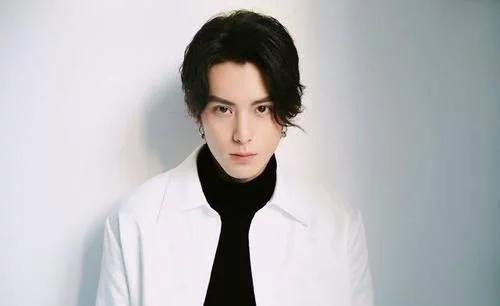 王一博钢铁直男名场面,王一博是钢铁直男还是猛男