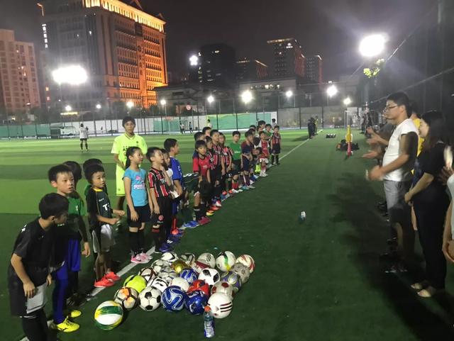 这个上海小囡的足球造诣，没有输在起跑线上