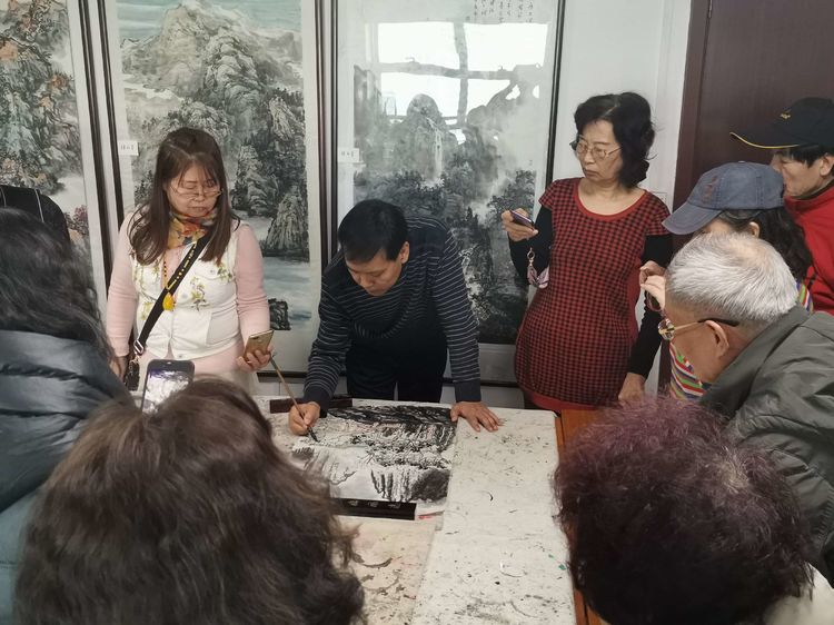 画讯俱乐部开办艺术讲堂，徐庆举分享感悟受到欢迎