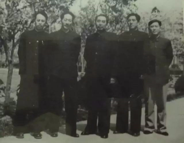 1962年晋衔的开国大校中，仅3人1988年晋升中将，经历堪称传奇