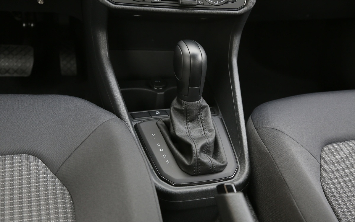 新款桑塔纳两三万公里得多少钱,皮实省油耐造的家轿桑塔纳