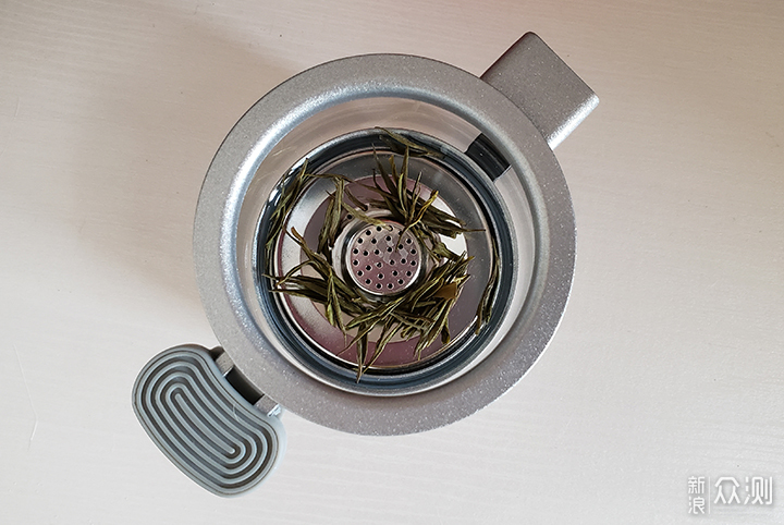 莱卡净饮机和净水器的区别,莱卡直饮滤水壶加热一体机